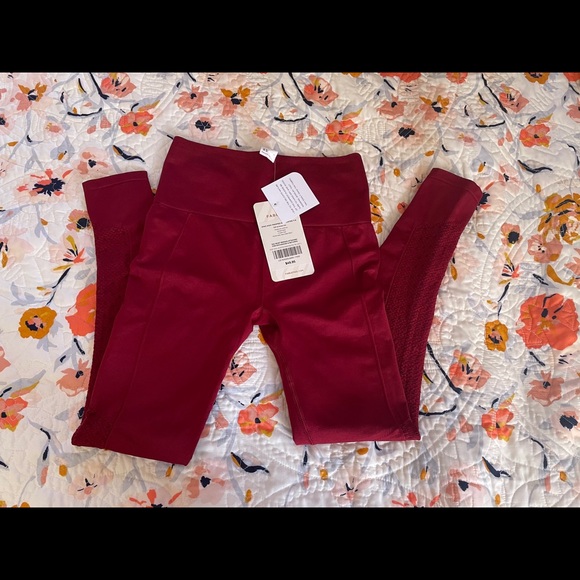 Fabletics Sync High-waisted Perforated 7/8 XS/4 - Picture 8 of 9